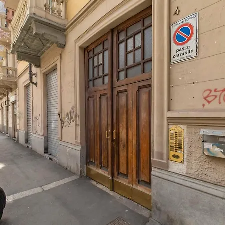 Turin, Un Minuto Dalla Metro *